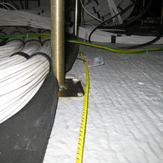 TT1000 water sensing cable clipped to the slab within a raised floor.